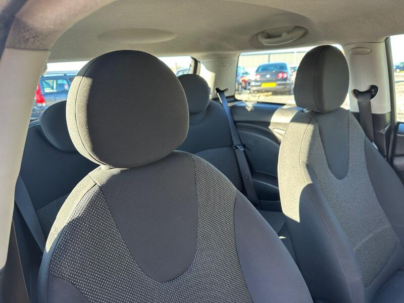 MINI HATCH