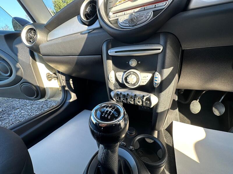 MINI HATCH